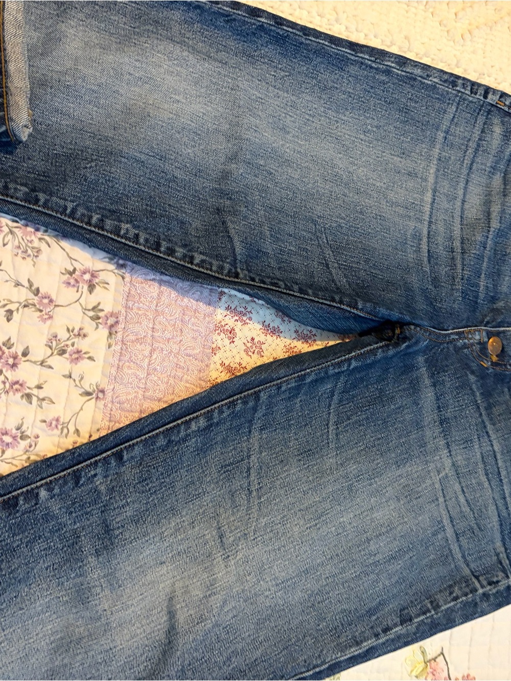 Women's Straight-Leg Denim Jeans — Light Blue Wash